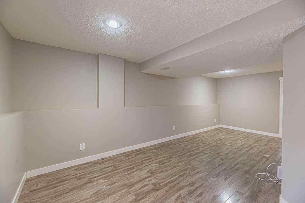 MLS® A2266560 - 32 Rivercroft Close SE in Riverbend Calgary, Residential