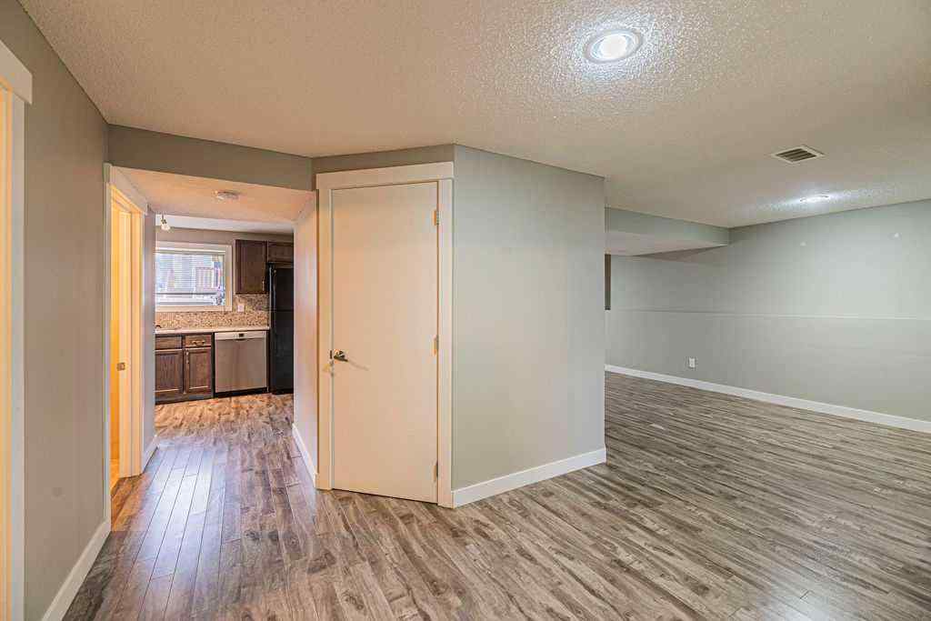 MLS® A2266560 - 32 Rivercroft Close SE in Riverbend Calgary, Residential