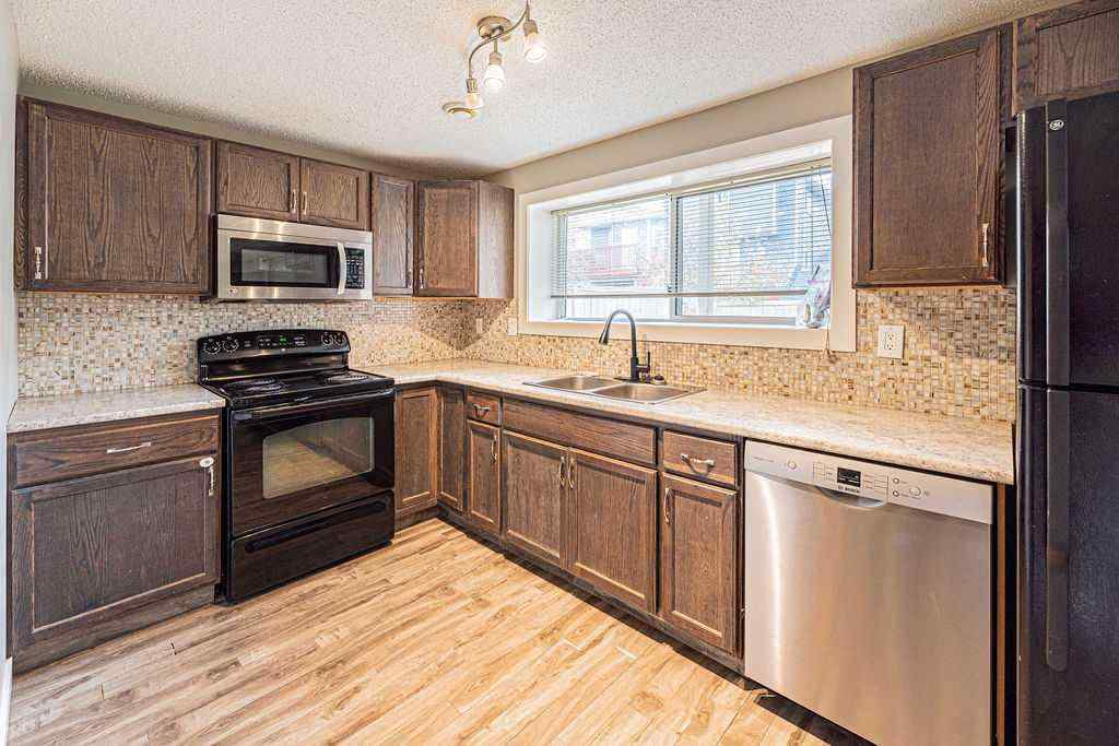 MLS® A2266560 - 32 Rivercroft Close SE in Riverbend Calgary, Residential