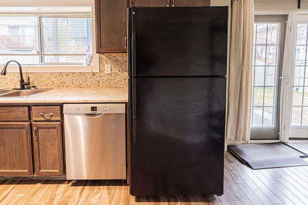 MLS® A2266560 - 32 Rivercroft Close SE in Riverbend Calgary, Residential