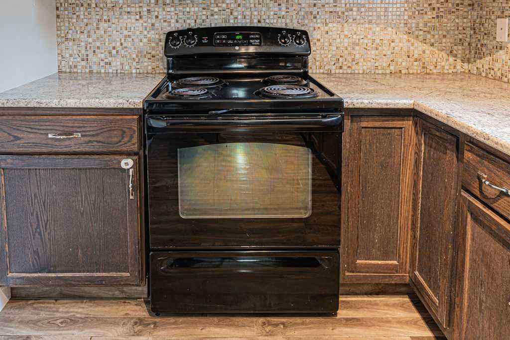 MLS® A2266560 - 32 Rivercroft Close SE in Riverbend Calgary, Residential