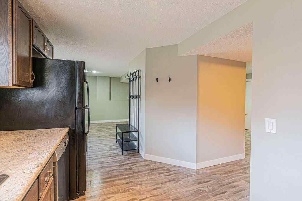 MLS® A2266560 - 32 Rivercroft Close SE in Riverbend Calgary, Residential