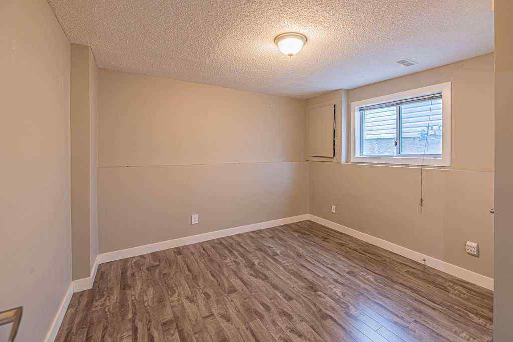 MLS® A2266560 - 32 Rivercroft Close SE in Riverbend Calgary, Residential