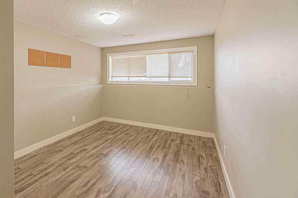 MLS® A2266560 - 32 Rivercroft Close SE in Riverbend Calgary, Residential