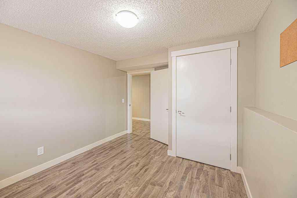 MLS® A2266560 - 32 Rivercroft Close SE in Riverbend Calgary, Residential
