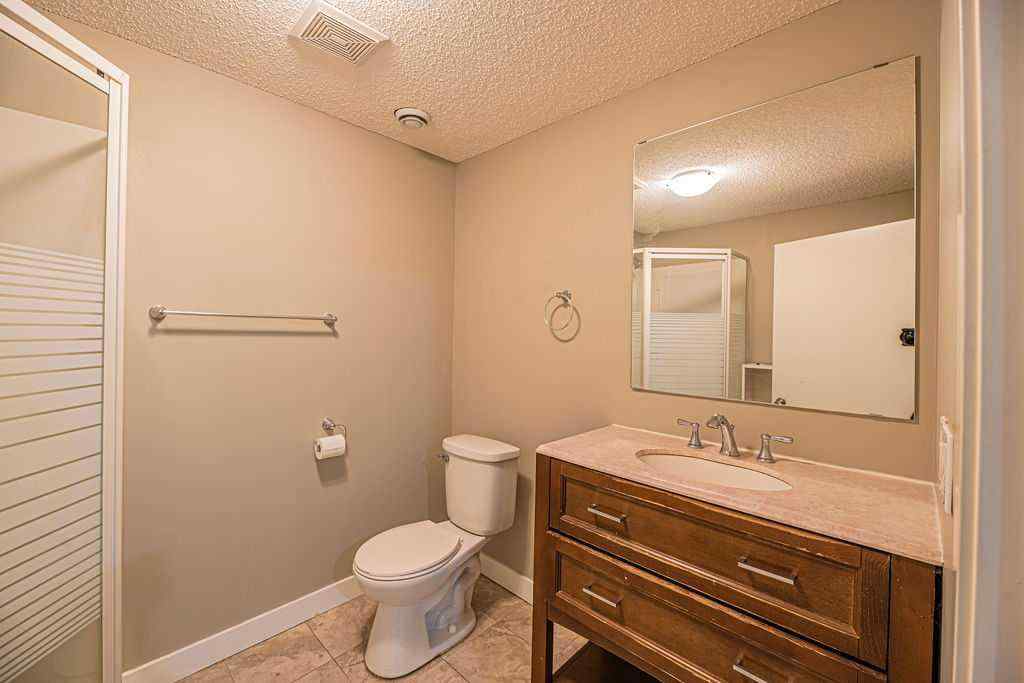 MLS® A2266560 - 32 Rivercroft Close SE in Riverbend Calgary, Residential