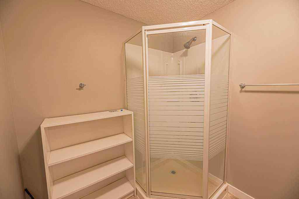 MLS® A2266560 - 32 Rivercroft Close SE in Riverbend Calgary, Residential