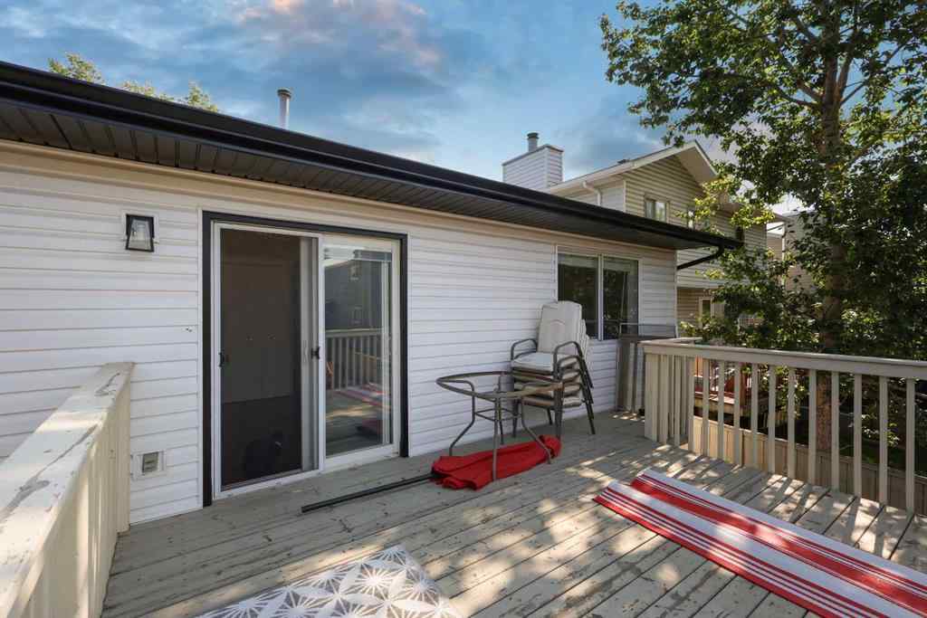 MLS® A2266560 - 32 Rivercroft Close SE in Riverbend Calgary, Residential