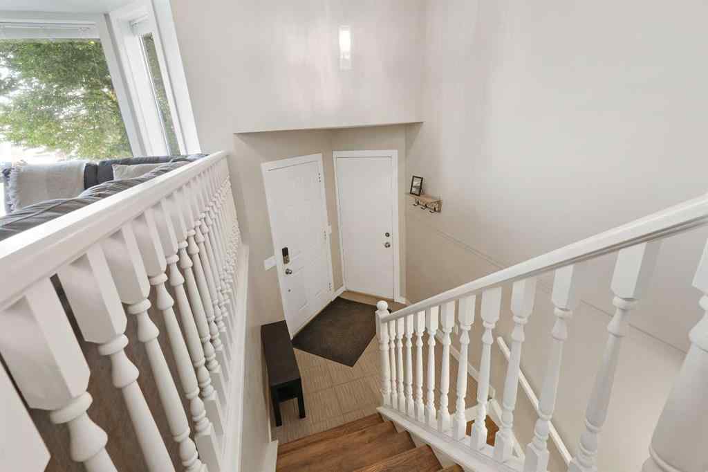 MLS® A2266560 - 32 Rivercroft Close SE in Riverbend Calgary, Residential