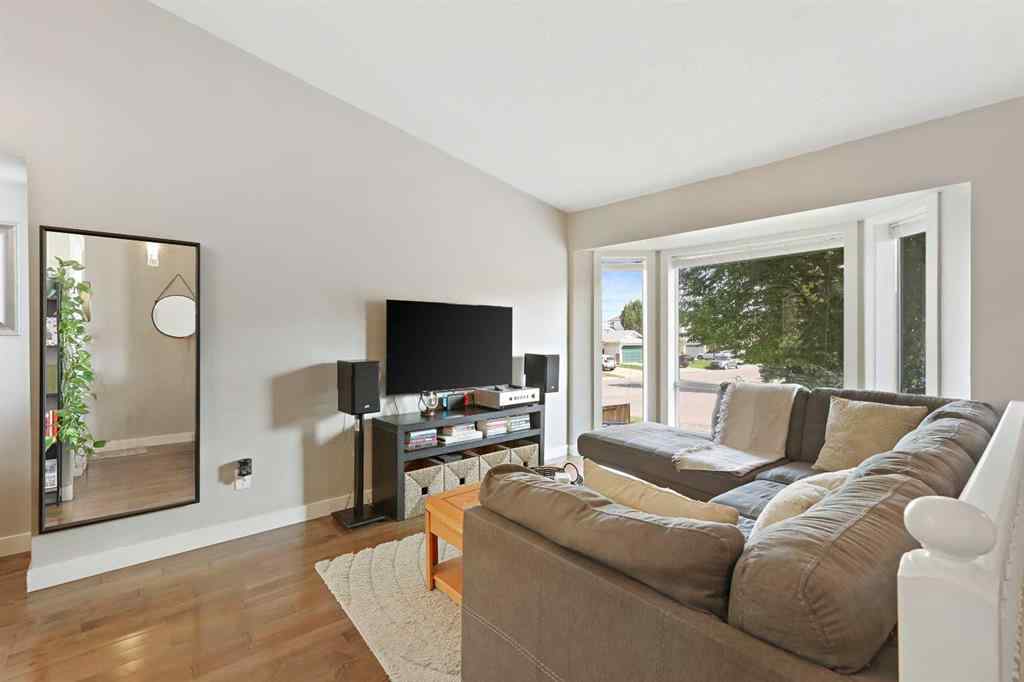 MLS® A2266560 - 32 Rivercroft Close SE in Riverbend Calgary, Residential