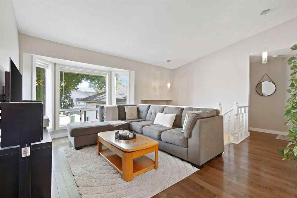 MLS® A2266560 - 32 Rivercroft Close SE in Riverbend Calgary, Residential