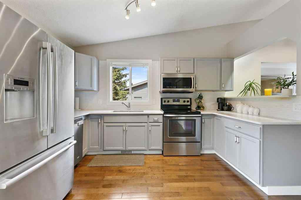 MLS® A2266560 - 32 Rivercroft Close SE in Riverbend Calgary, Residential