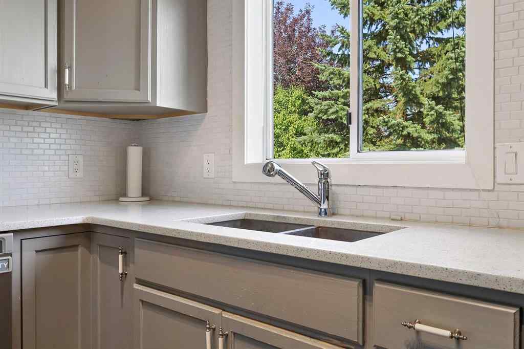 MLS® A2266560 - 32 Rivercroft Close SE in Riverbend Calgary, Residential