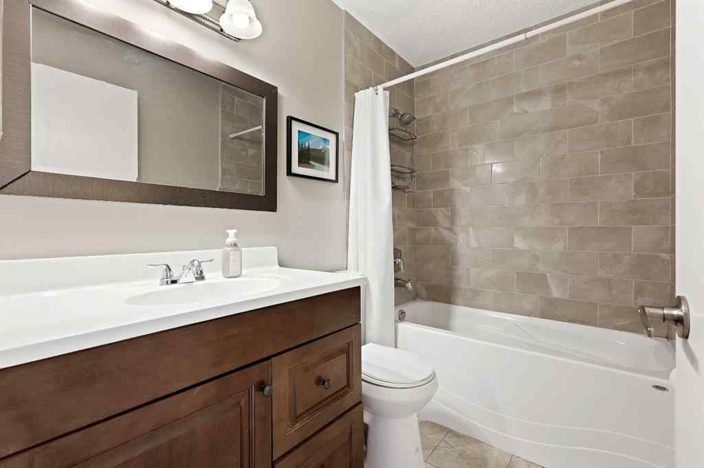 MLS® A2266560 - 32 Rivercroft Close SE in Riverbend Calgary, Residential