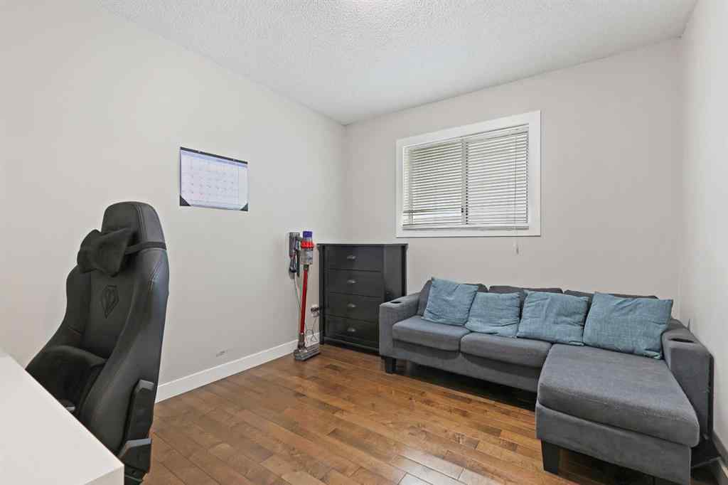 MLS® A2266560 - 32 Rivercroft Close SE in Riverbend Calgary, Residential