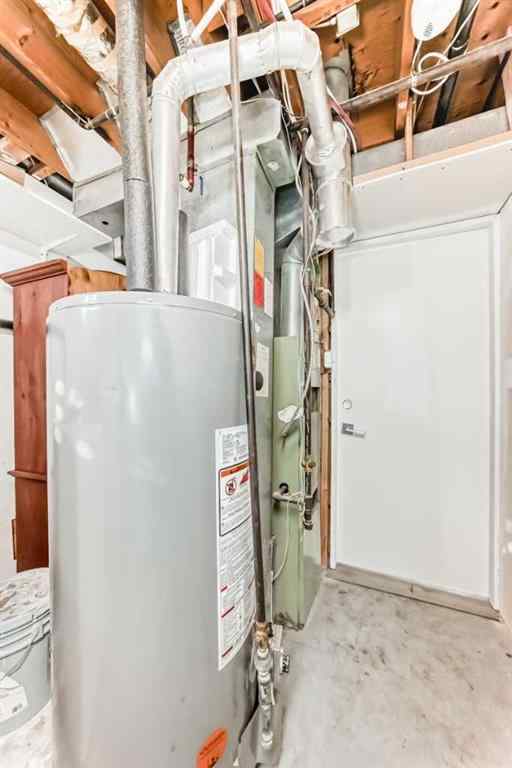 MLS® A2266568 - 207 Pinecliff Way NE in Pineridge Calgary, Residential