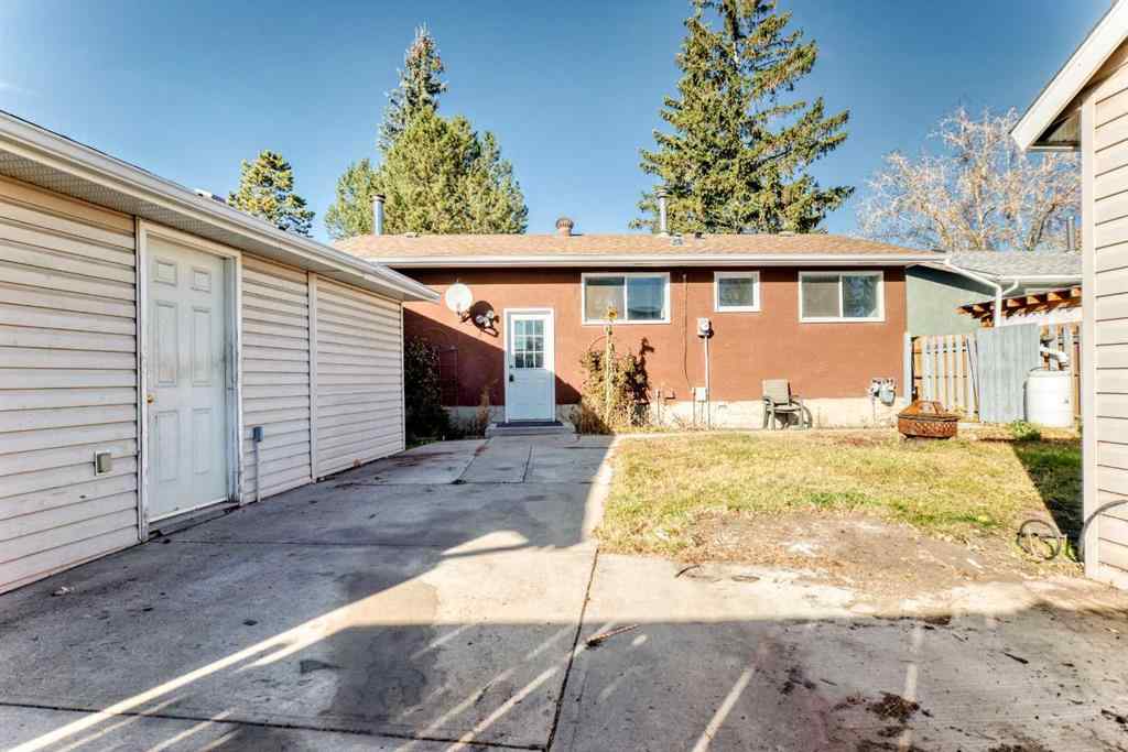 MLS® A2266568 - 207 Pinecliff Way NE in Pineridge Calgary, Residential