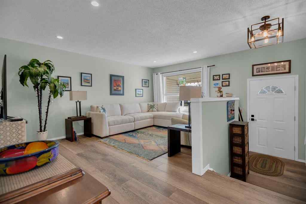 MLS® A2266570 - Unit #2 717 Centre Street  in NONE Vulcan, Residential