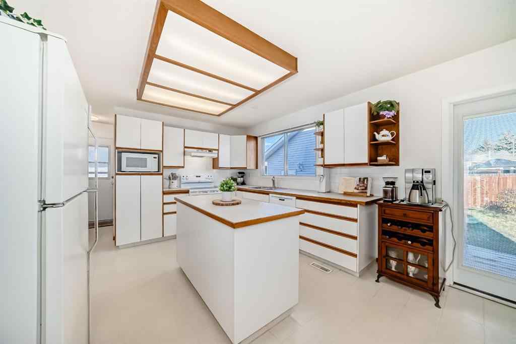 MLS® A2266573 - 236 Acacia Drive SE in Airdrie Meadows Airdrie, Residential