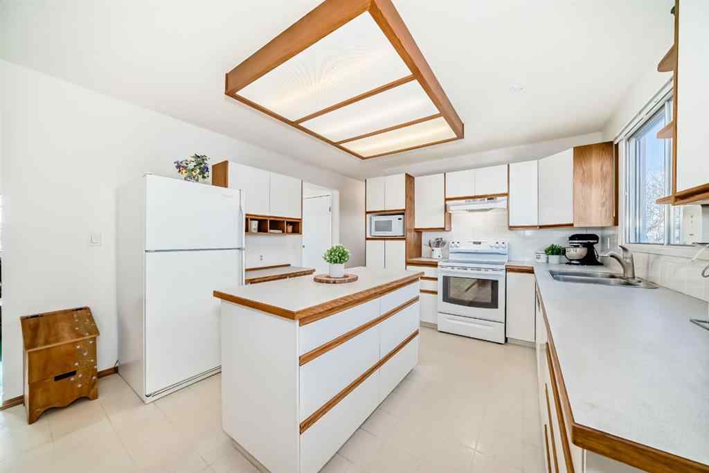 MLS® A2266573 - 236 Acacia Drive SE in Airdrie Meadows Airdrie, Residential