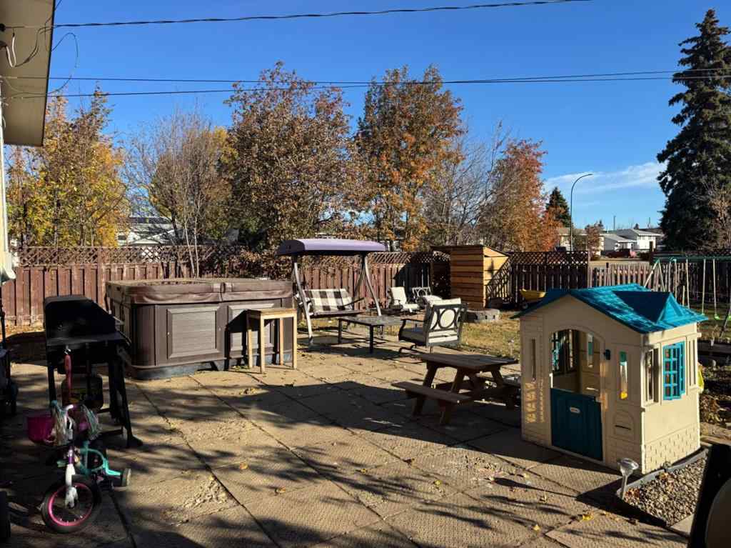 MLS® A2266582 - 10417 117 Street  in NONE Fairview, Residential