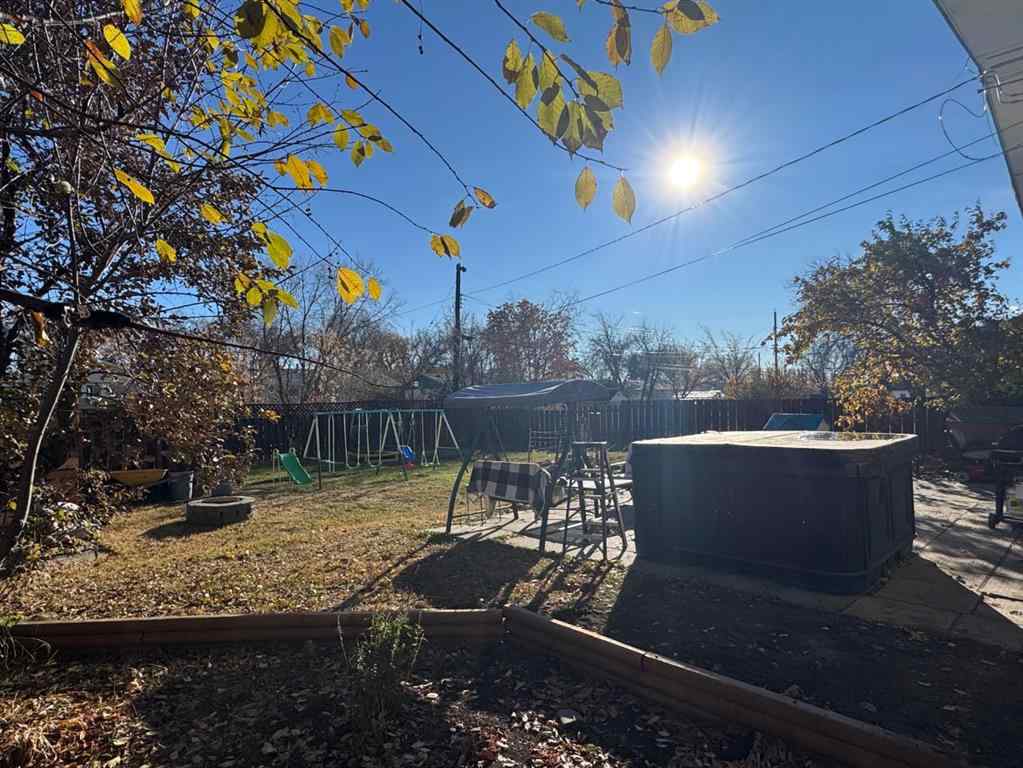 MLS® A2266582 - 10417 117 Street  in NONE Fairview, Residential