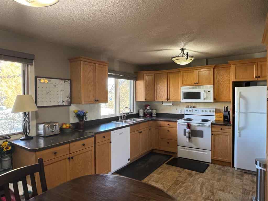 MLS® A2266582 - 10417 117 Street  in NONE Fairview, Residential