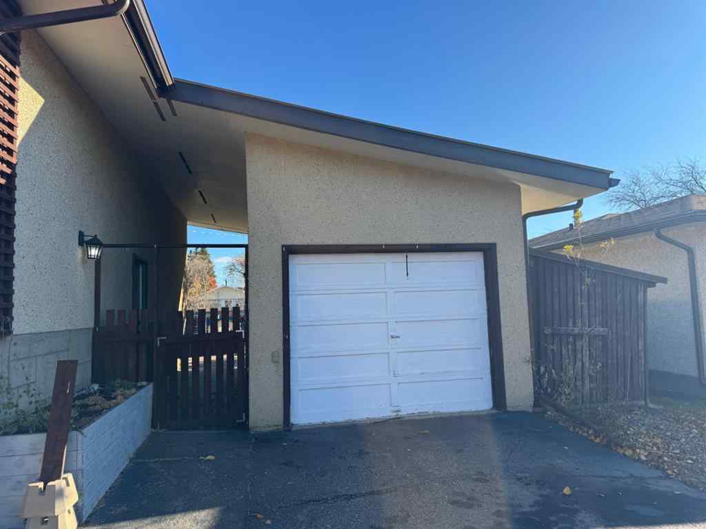 MLS® A2266582 - 10417 117 Street  in NONE Fairview, Residential