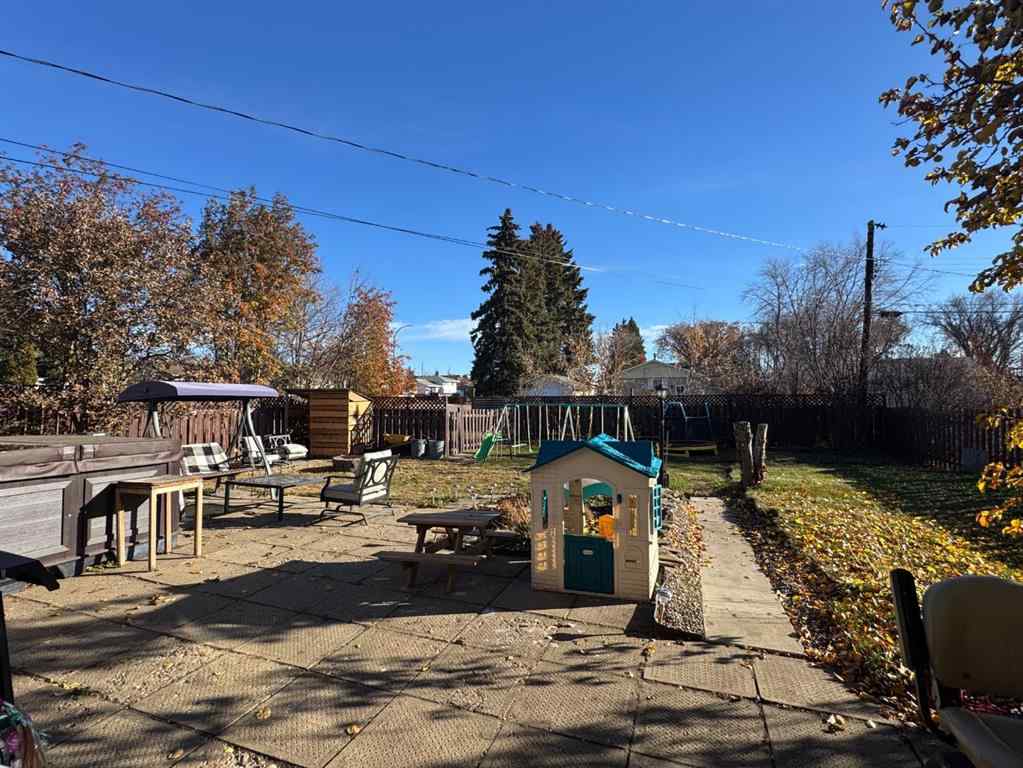 MLS® A2266582 - 10417 117 Street  in NONE Fairview, Residential