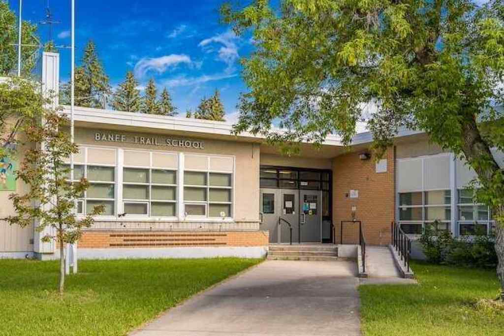 MLS® A2266590 - 2337 27 Avenue NW in Banff Trail Calgary, Residential