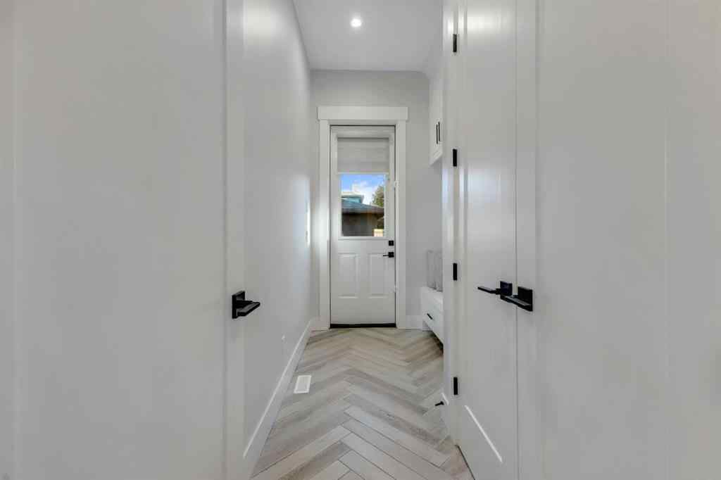 MLS® A2266590 - 2337 27 Avenue NW in Banff Trail Calgary, Residential