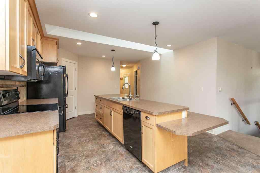 MLS® A2266591 - 5422 49 Avenue  in Downtown Lacombe Lacombe, Residential