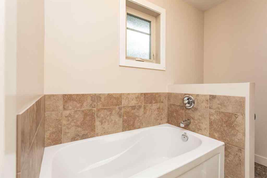 MLS® A2266591 - 5422 49 Avenue  in Downtown Lacombe Lacombe, Residential