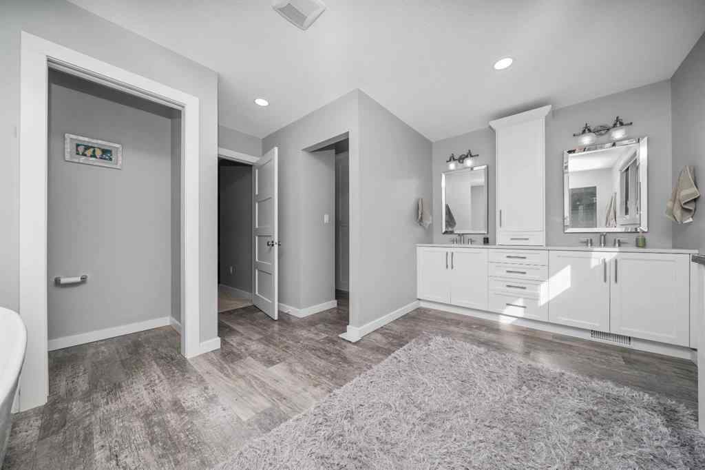 MLS® A2266596 - 32 Carter Crescent SE in Ross Glen Medicine Hat, Residential