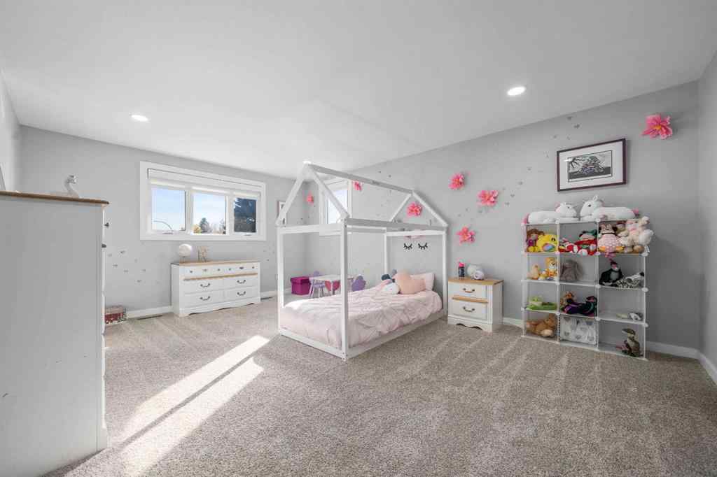 MLS® A2266596 - 32 Carter Crescent SE in Ross Glen Medicine Hat, Residential