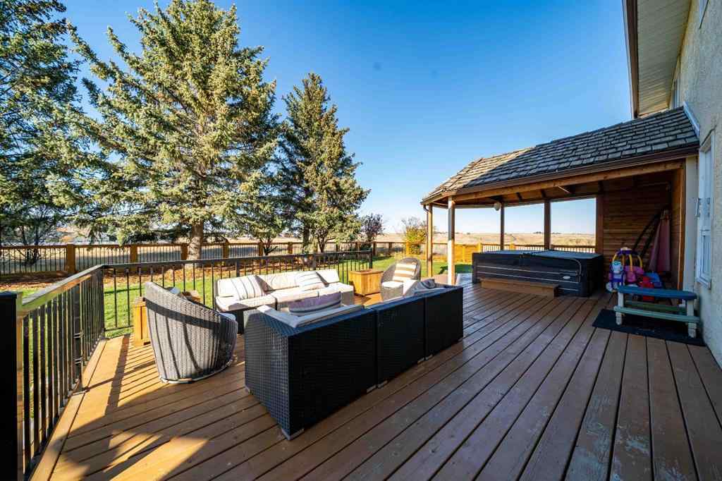 MLS® A2266596 - 32 Carter Crescent SE in Ross Glen Medicine Hat, Residential