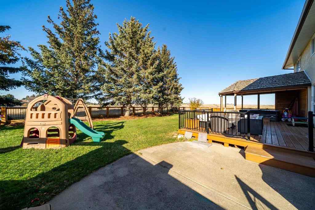 MLS® A2266596 - 32 Carter Crescent SE in Ross Glen Medicine Hat, Residential
