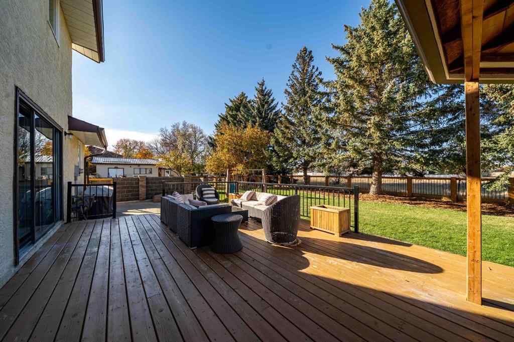 MLS® A2266596 - 32 Carter Crescent SE in Ross Glen Medicine Hat, Residential