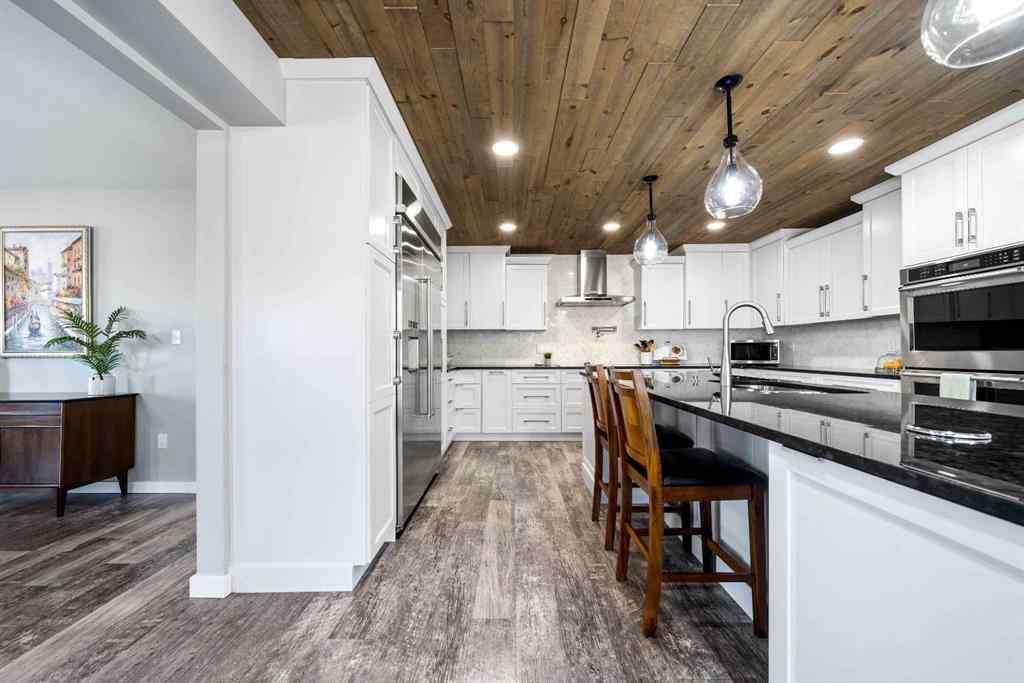 MLS® A2266596 - 32 Carter Crescent SE in Ross Glen Medicine Hat, Residential