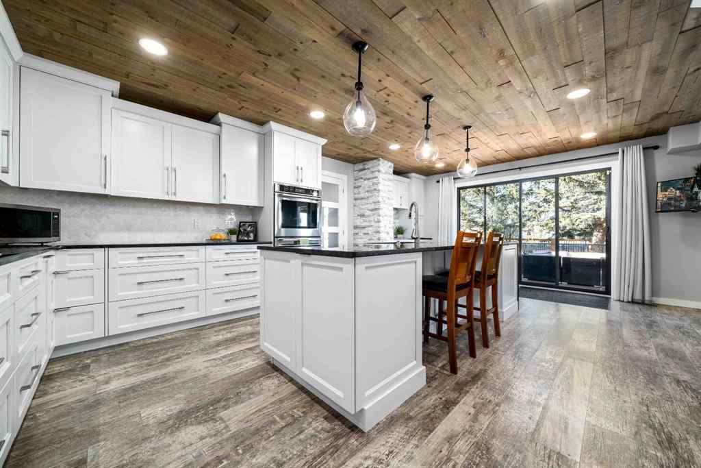 MLS® A2266596 - 32 Carter Crescent SE in Ross Glen Medicine Hat, Residential