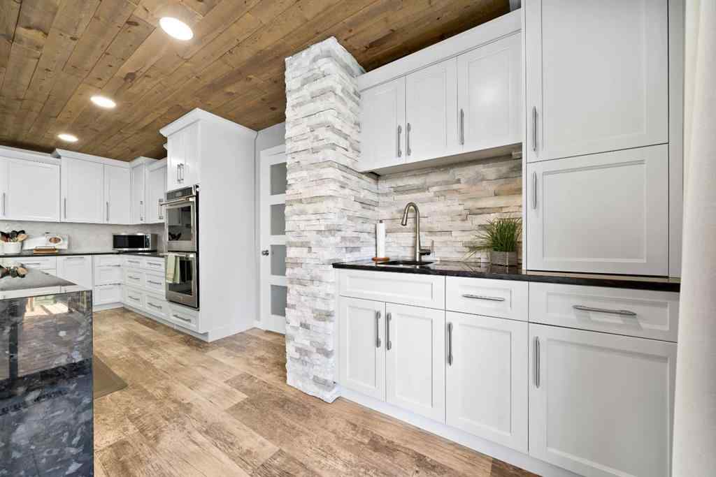 MLS® A2266596 - 32 Carter Crescent SE in Ross Glen Medicine Hat, Residential