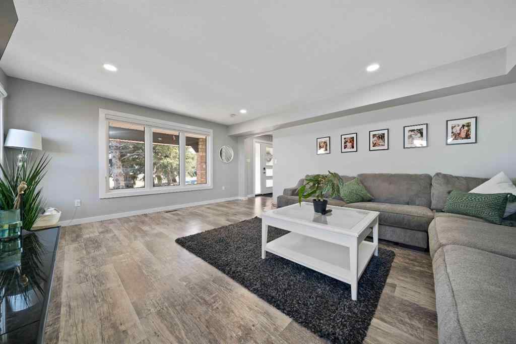 MLS® A2266596 - 32 Carter Crescent SE in Ross Glen Medicine Hat, Residential