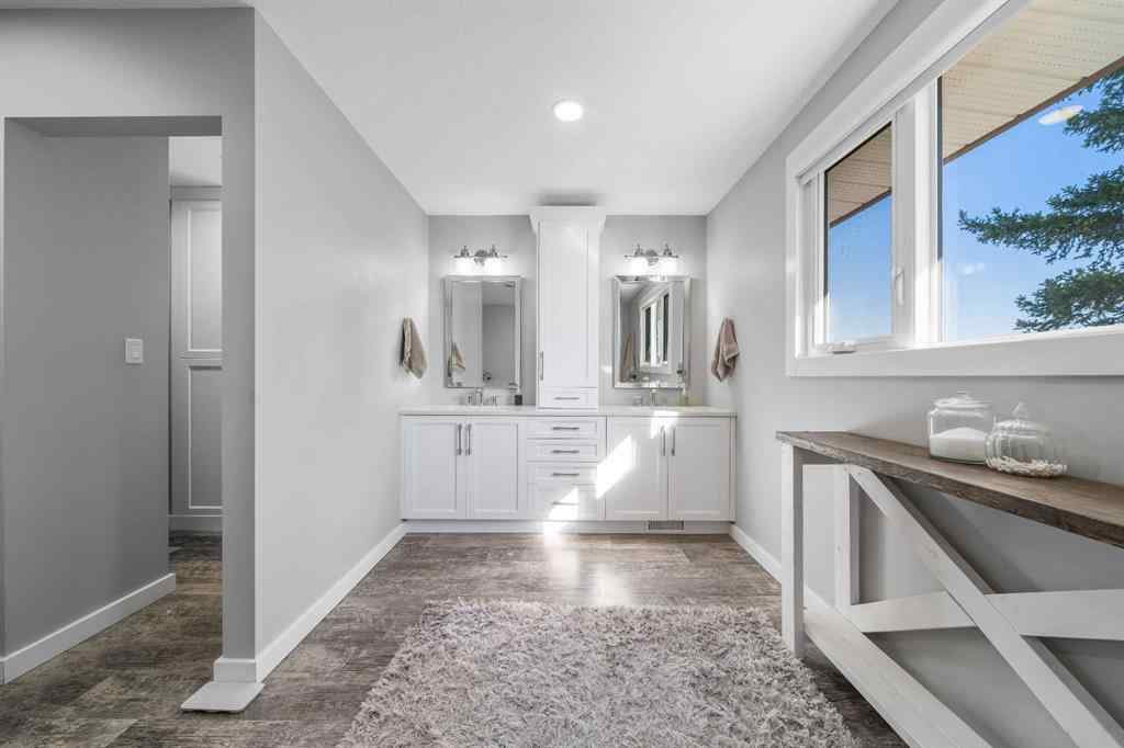 MLS® A2266596 - 32 Carter Crescent SE in Ross Glen Medicine Hat, Residential