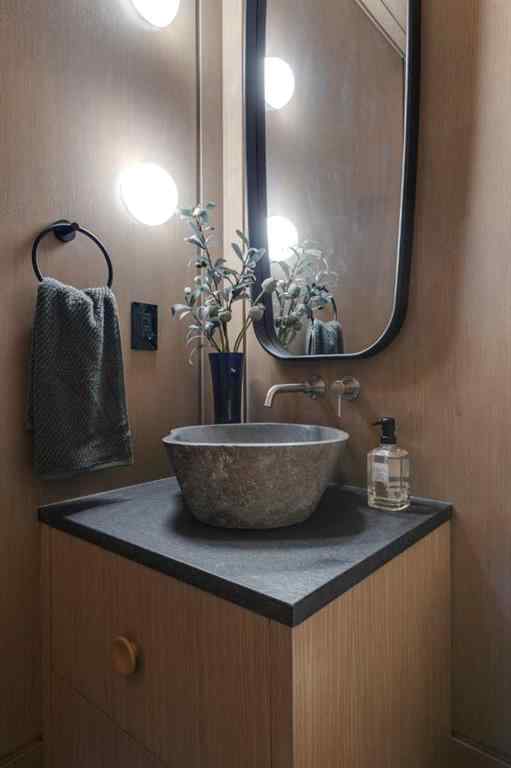 MLS® A2266600 - 3423 23 Street NW in Charleswood Calgary, Residential