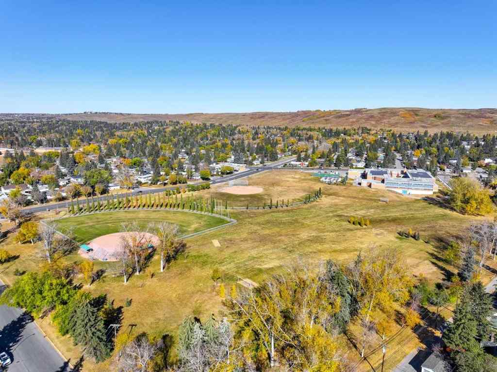 MLS® A2266600 - 3423 23 Street NW in Charleswood Calgary, Residential