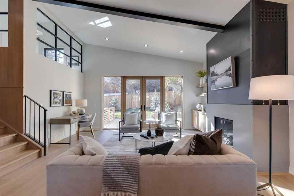 MLS® A2266600 - 3423 23 Street NW in Charleswood Calgary, Residential