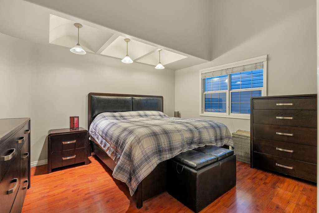 MLS® A2266618 - 533 12 Avenue NE in Renfrew Calgary, Residential