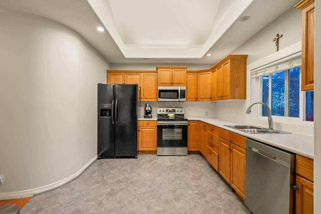 MLS® A2266618 - 533 12 Avenue NE in Renfrew Calgary, Residential