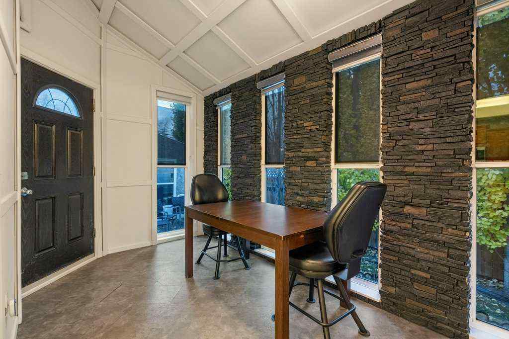 MLS® A2266618 - 533 12 Avenue NE in Renfrew Calgary, Residential