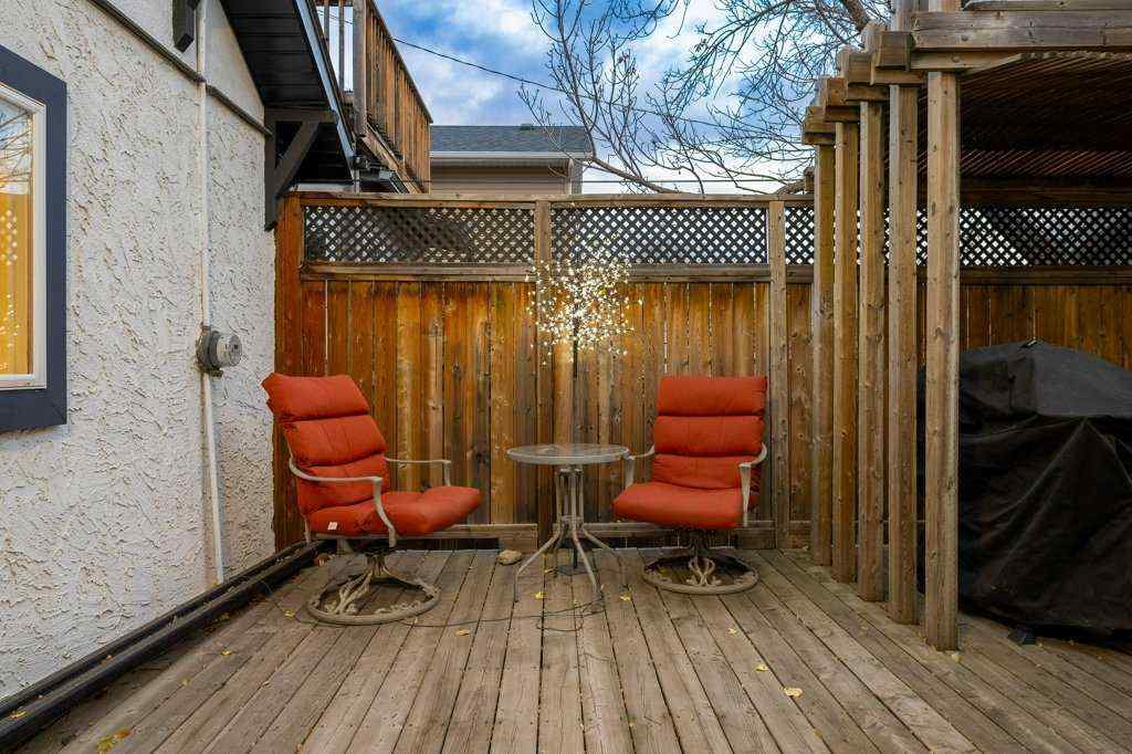 MLS® A2266618 - 533 12 Avenue NE in Renfrew Calgary, Residential